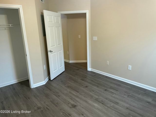 8832 Moody Rd 103, Louisville, KY 40219