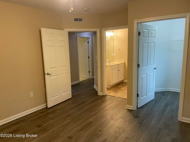 8832 Moody Rd 103, Louisville, KY 40219
