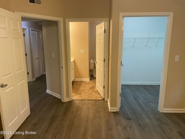 8832 Moody Rd 103, Louisville, KY 40219