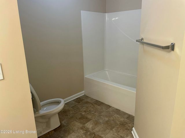 8832 Moody Rd 103, Louisville, KY 40219