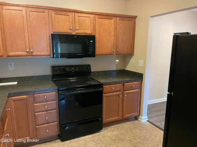8832 Moody Rd 103, Louisville, KY 40219