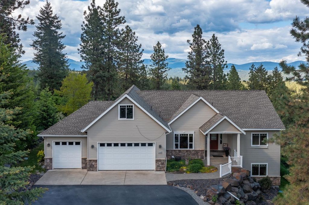 7909 N Garry Ln, Newman Lake, WA 99025