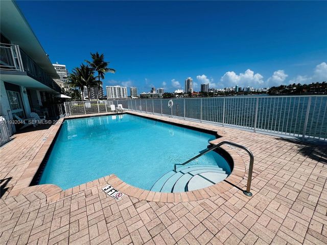 946 Bay Dr 2, Miami Beach, FL 33141