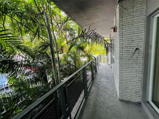 946 Bay Dr 2, Miami Beach, FL 33141