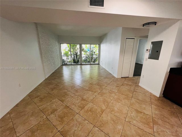 946 Bay Dr 2, Miami Beach, FL 33141