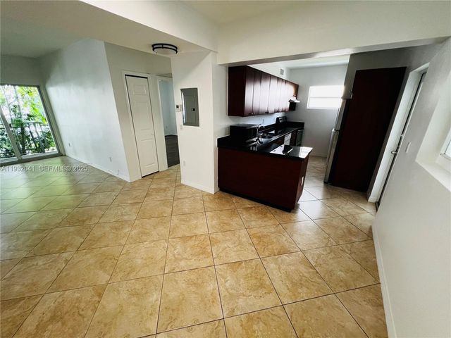 946 Bay Dr 2, Miami Beach, FL 33141