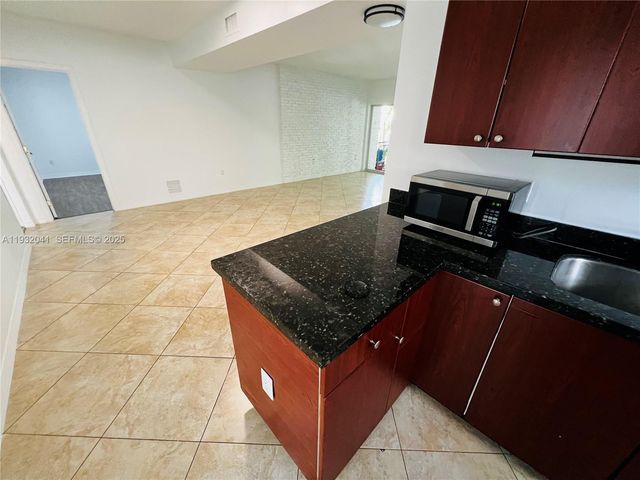 946 Bay Dr 2, Miami Beach, FL 33141