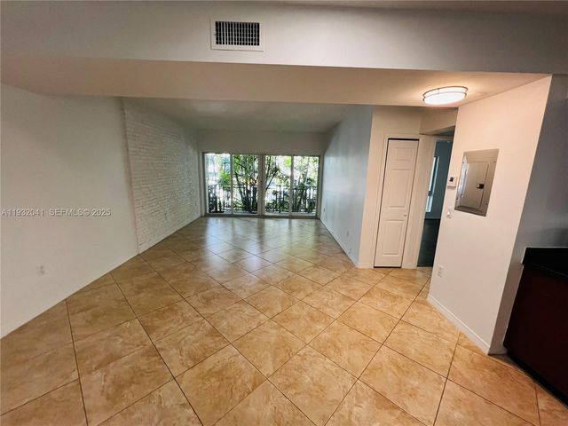 946 Bay Dr 2, Miami Beach, FL 33141