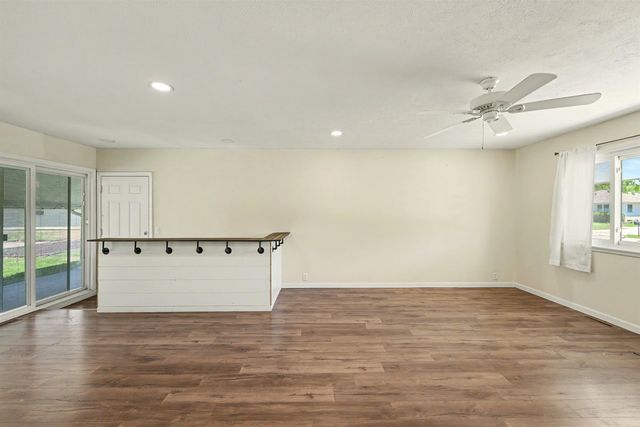 2322 Aurora, Salina, KS 67401