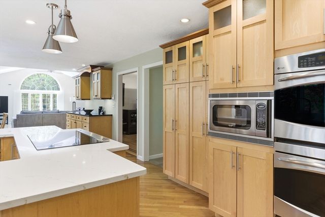 8 Valleywood Rd, Hopkinton, MA 01748