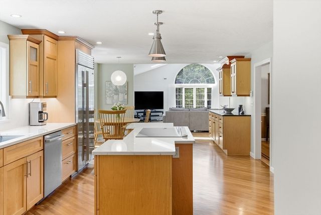 8 Valleywood Rd, Hopkinton, MA 01748