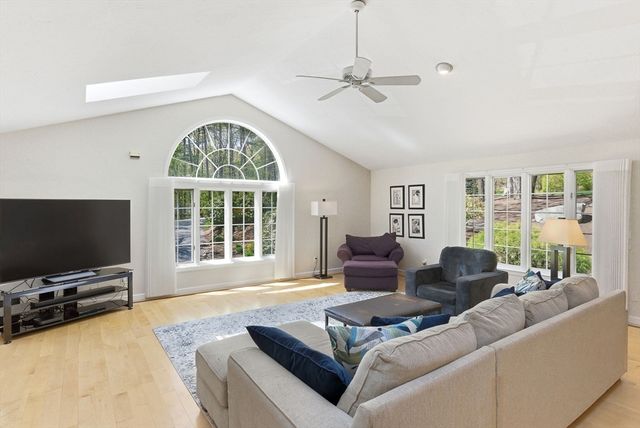 8 Valleywood Rd, Hopkinton, MA 01748