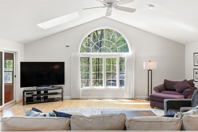 8 Valleywood Rd, Hopkinton, MA 01748