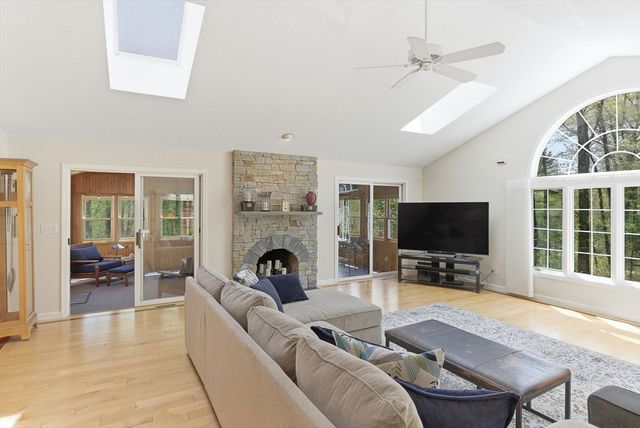 8 Valleywood Rd, Hopkinton, MA 01748