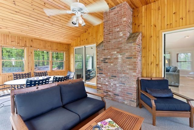 8 Valleywood Rd, Hopkinton, MA 01748