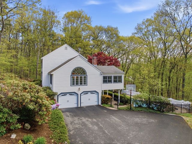 8 Valleywood Rd, Hopkinton, MA 01748