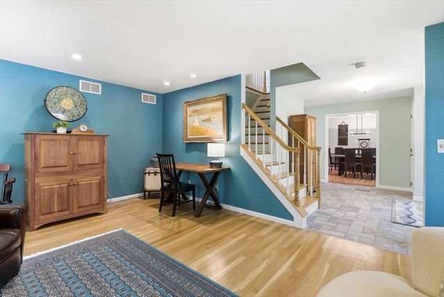 8 Valleywood Rd, Hopkinton, MA 01748