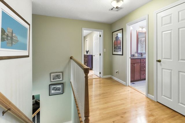8 Valleywood Rd, Hopkinton, MA 01748