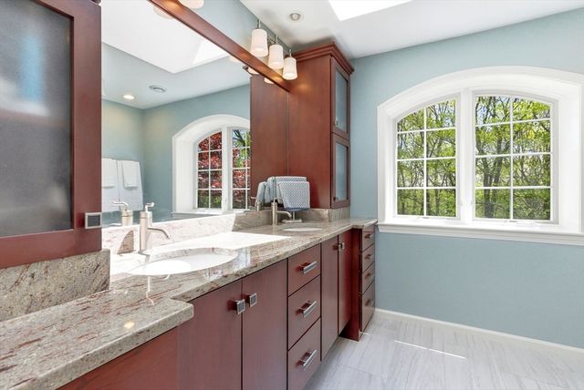 8 Valleywood Rd, Hopkinton, MA 01748
