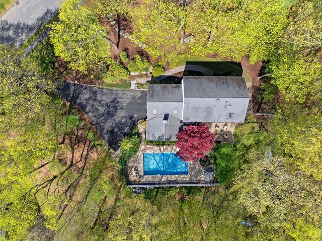8 Valleywood Rd, Hopkinton, MA 01748