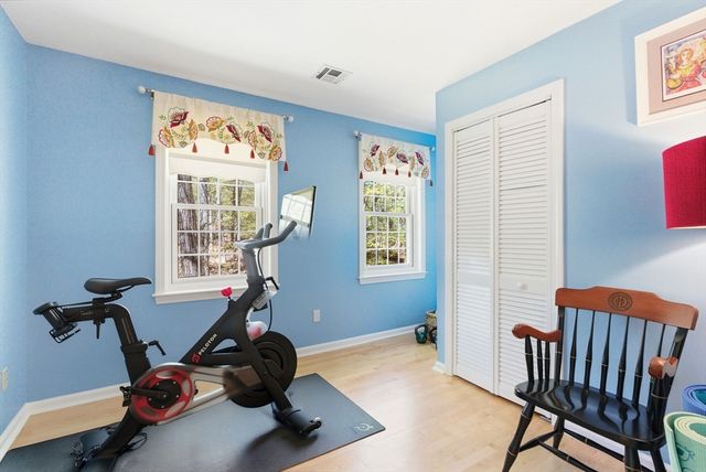 8 Valleywood Rd, Hopkinton, MA 01748
