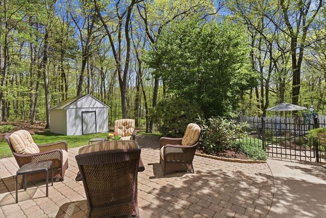 8 Valleywood Rd, Hopkinton, MA 01748