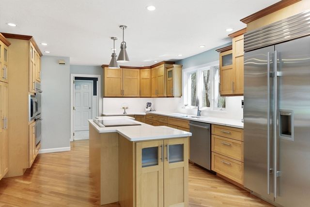 8 Valleywood Rd, Hopkinton, MA 01748