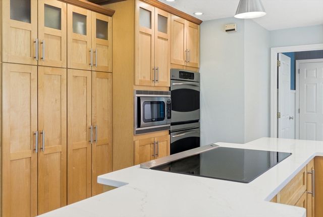 8 Valleywood Rd, Hopkinton, MA 01748