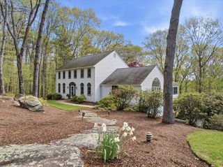 8 Valleywood Rd, Hopkinton, MA 01748