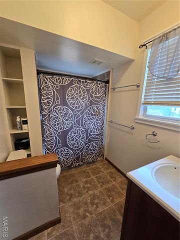 811 N Main Street, Columbia, IL 62236