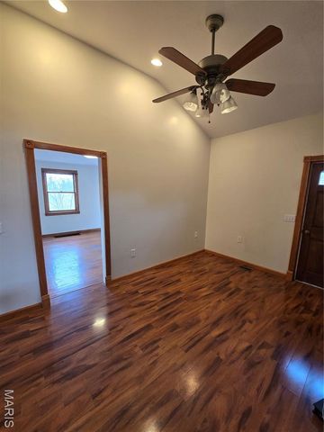 811 N Main Street, Columbia, IL 62236