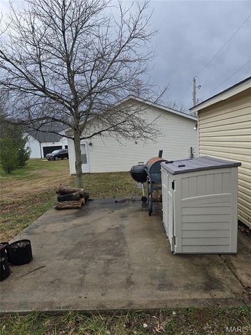 811 N Main Street, Columbia, IL 62236