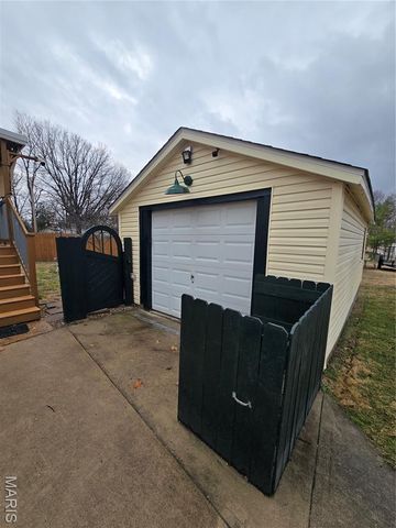 811 N Main Street, Columbia, IL 62236