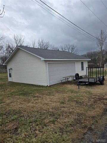 811 N Main Street, Columbia, IL 62236