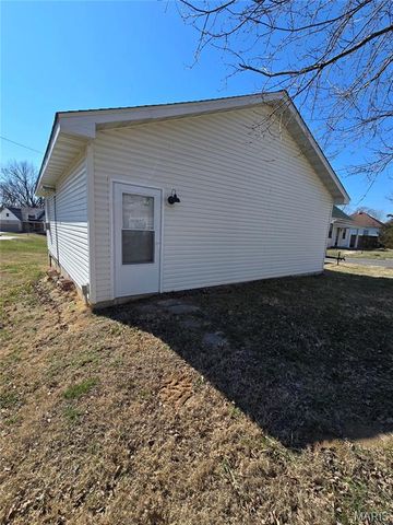 811 N Main Street, Columbia, IL 62236