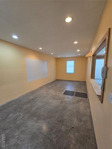 811 N Main Street, Columbia, IL 62236