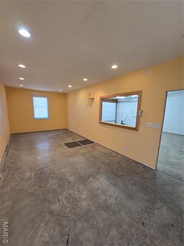 811 N Main Street, Columbia, IL 62236