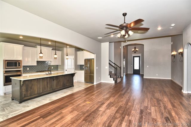 2620 W 116th Place S, Jenks, OK 74137