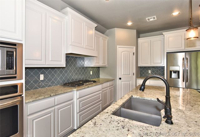 2620 W 116th Place S, Jenks, OK 74137