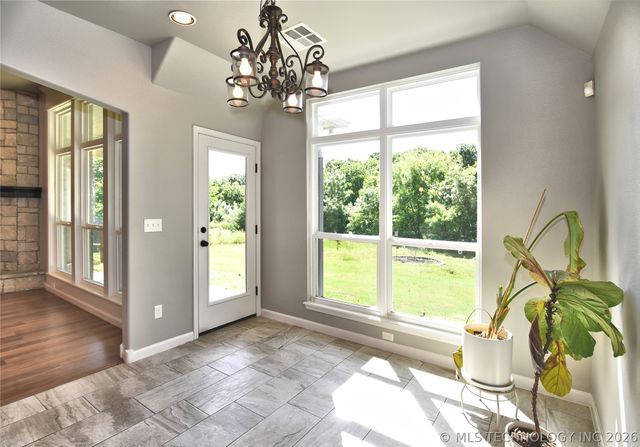 2620 W 116th Place S, Jenks, OK 74137