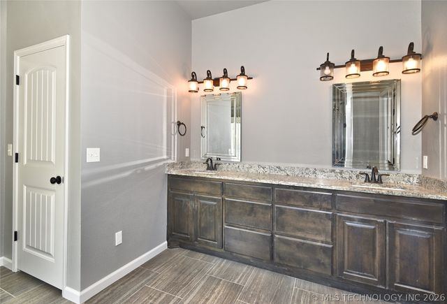 2620 W 116th Place S, Jenks, OK 74137