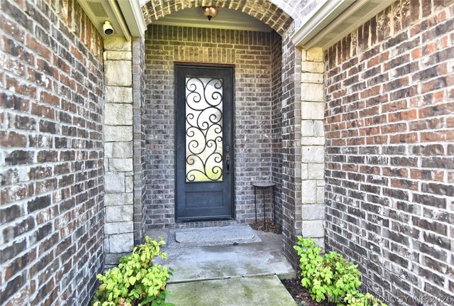 2620 W 116th Place S, Jenks, OK 74137