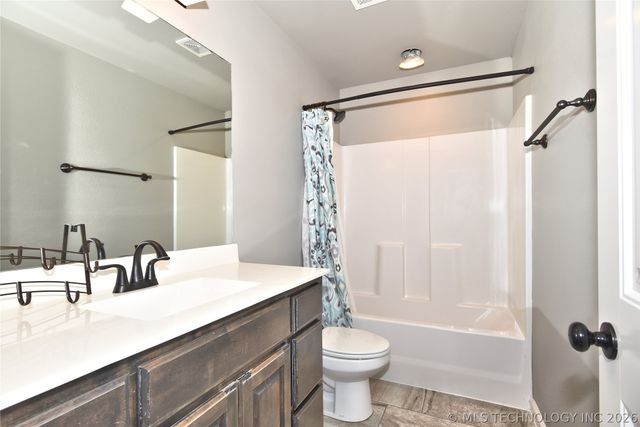 2620 W 116th Place S, Jenks, OK 74137