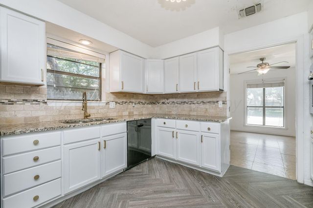 4015 OAKHURST Drive, Amarillo, TX 79109