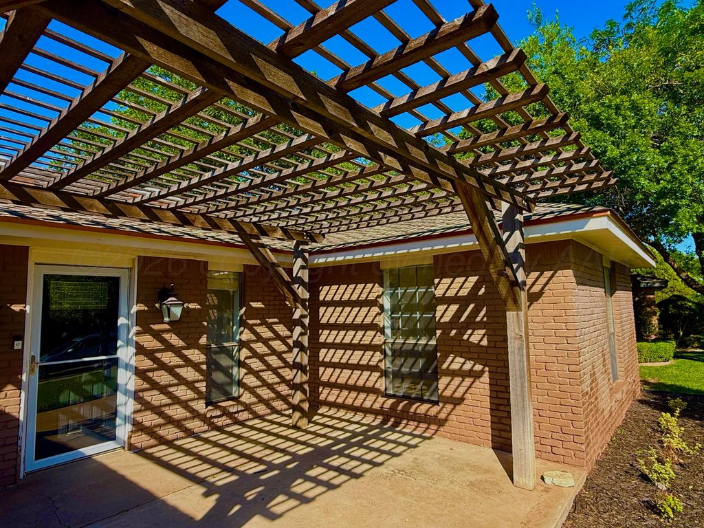 4015 OAKHURST Drive, Amarillo, TX 79109