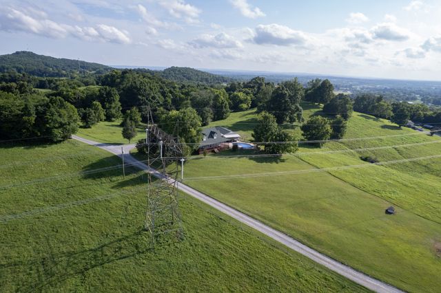 250 High Meadows Ln, Shelbyville, TN 37160