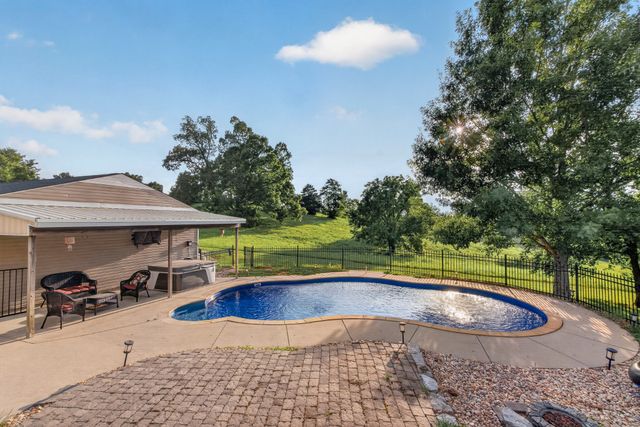 250 High Meadows Ln, Shelbyville, TN 37160