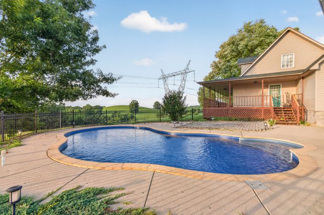 250 High Meadows Ln, Shelbyville, TN 37160