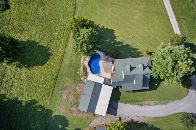 250 High Meadows Ln, Shelbyville, TN 37160