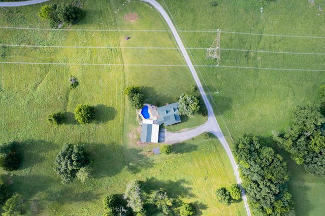 250 High Meadows Ln, Shelbyville, TN 37160
